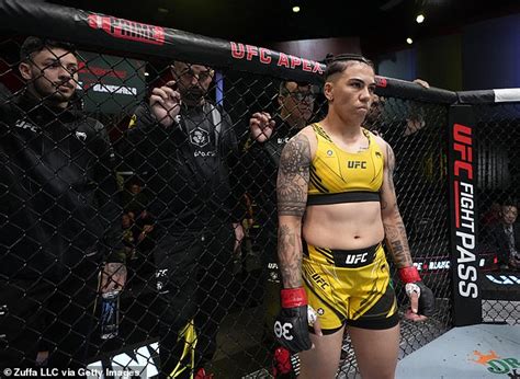 UFC star Jessica Andrade reveals her BREAST slipped out。